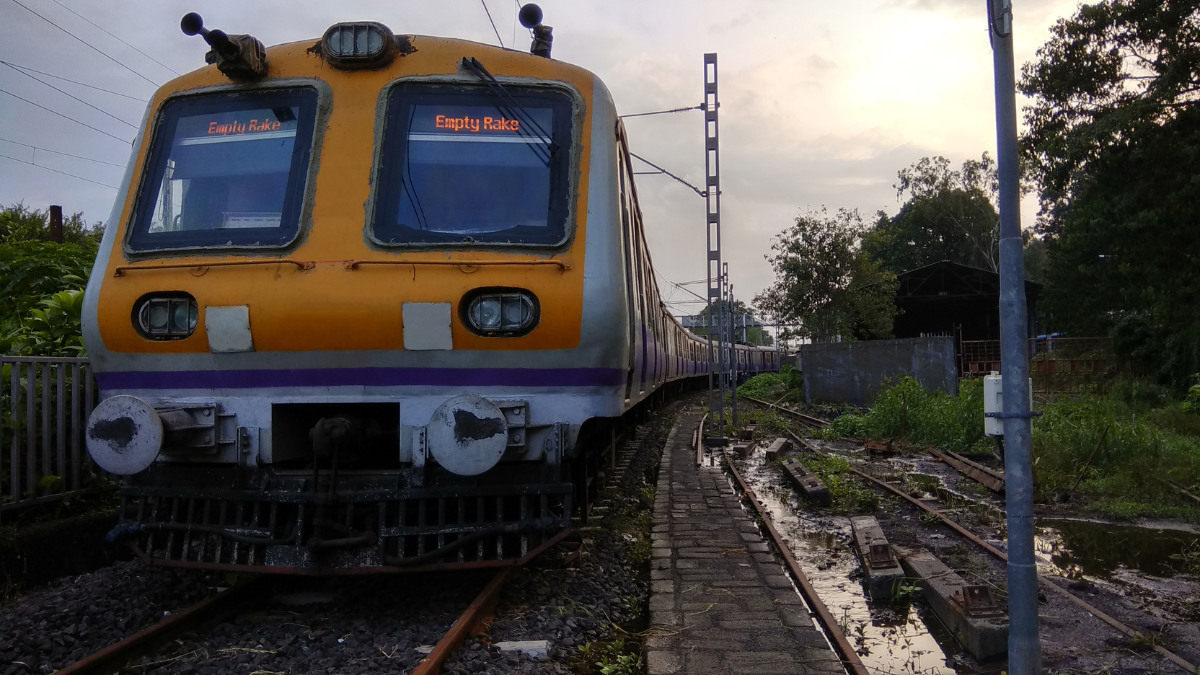 Mumbai Local Train Services Between KasaraTitwala Stations Suspended